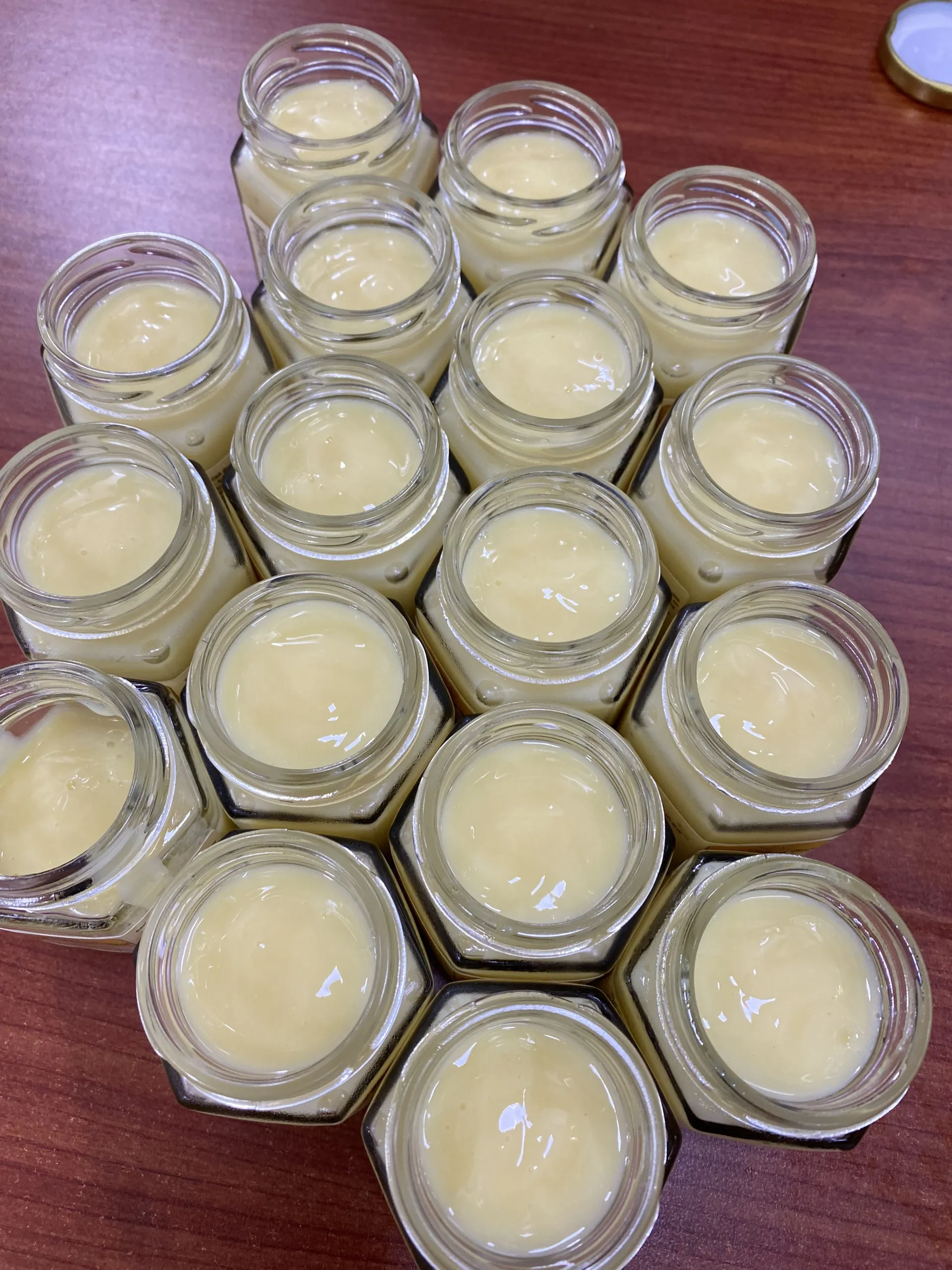 Sữa ong chúa tươi nguyên chất 100GR 6 Z3225085077701_632f13de004d01e2b5cf25e10395f204