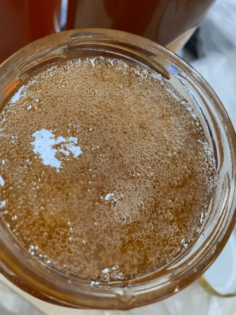 Tại sao mật ong có ga, sủi nhiều bọt khí? 5 Image 37