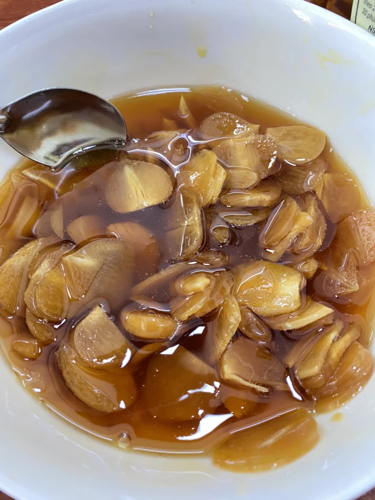 Tác dụng của tỏi ngâm mật ong đối với sức khỏe người sử dụng