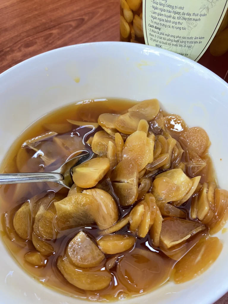 Lợi ích diệu kỳ khi ăn tỏi ngâm mật ong mỗi ngày 8 Z3189617441171_3f7161e87276244a2dd6cb3f559f3731