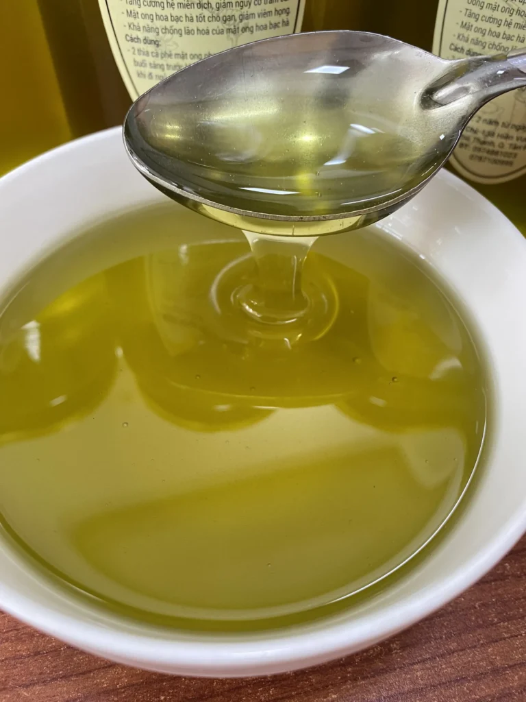 Mật ong hoa bạc hà – đặc sản nổi tiếng của vùng cao nguyên đá 7 Z3291738511570_090396ea6f8815dd3e828d3f9651a18b