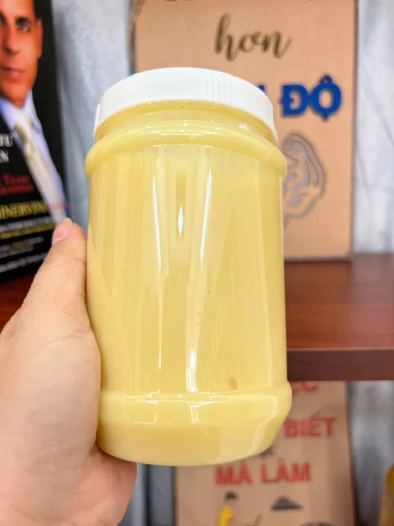 Ăn uống sữa ong chúa tươi có bị nóng trong người không? 5 Z3102495280573_85b6b45863f70fa56ac7caf4a75059cb