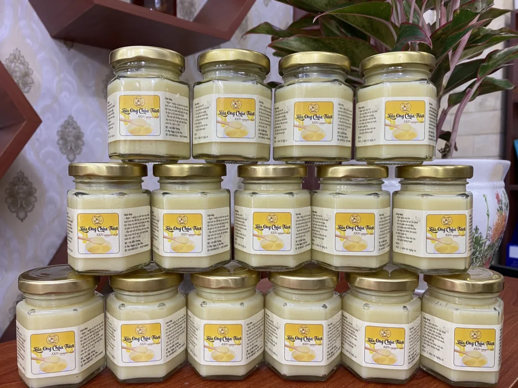 NHỮNG ĐIỀU CẦN BIẾT VỀ SỮA ONG CHÚA 21 Z3171146672104_9648f32818080eb464171b8b2b1bd6c4