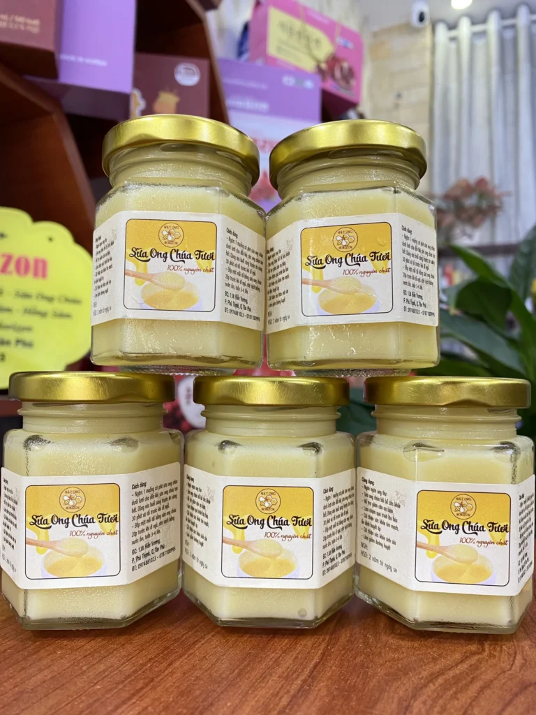 Có nên cho bé dùng sữa ong chúa tươi ? Cho trẻ dùng sữa ong chúa tươi như thế nào ? 9 Z4276879617955_17c3a396ab8133f89772e80fb29a1f83