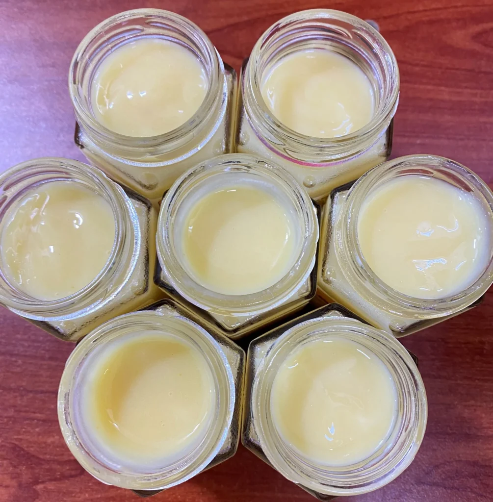 CÓ NÊN UỐNG SỮA ONG CHÚA TƯƠI THƯỜNG XUYÊN KHÔNG? 10 Z1664874271670_066_ea154843c5580321461d5f8b74c406f9