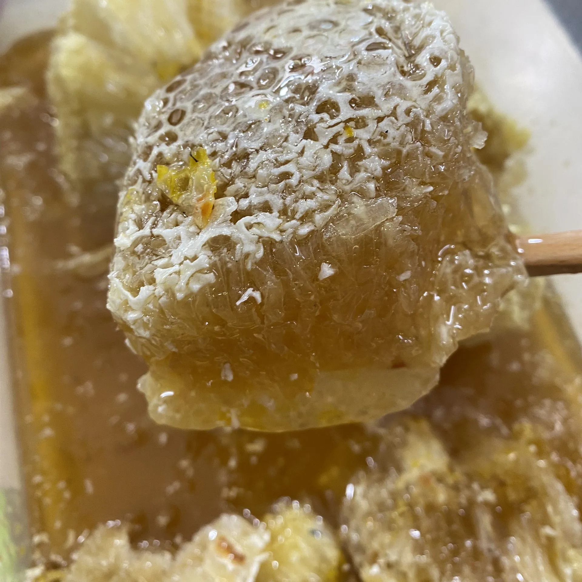 Mật ong - Thức uống không thể kết luận chất lượng hay giá bán cao thấp qua tên gọi 3 Z4117148714225_70bc95ba3db5624ac8384d3e6ab8768b