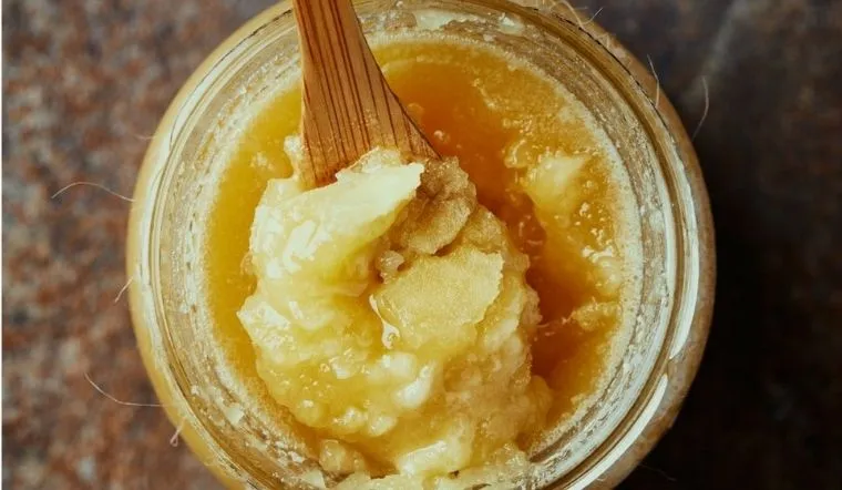 Mật ong đóng đường là hiện tượng gì? Có phải bị hư, hay là mật ong giả? 3 Mật ong đóng đường là hiện tượng gì? Có phải bị hư, hay là mật ong giả?