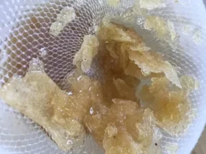 Mật ong kết tinh dạng mảng