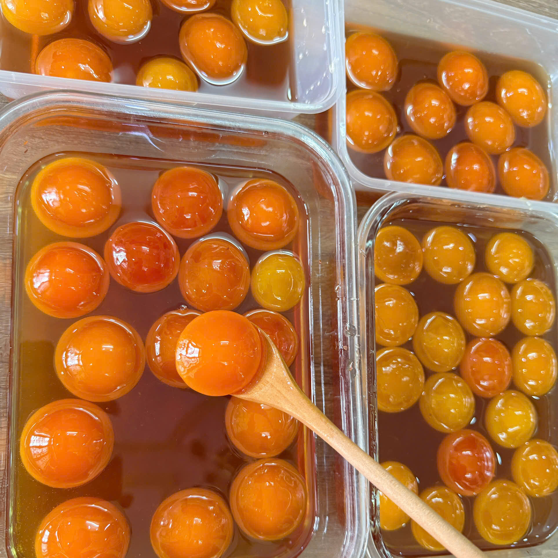 Cách ngâm lòng đỏ trứng gà với mật ong nguyên chất 6 Z7035041572093_a7afd418b4054986f50648716535400d