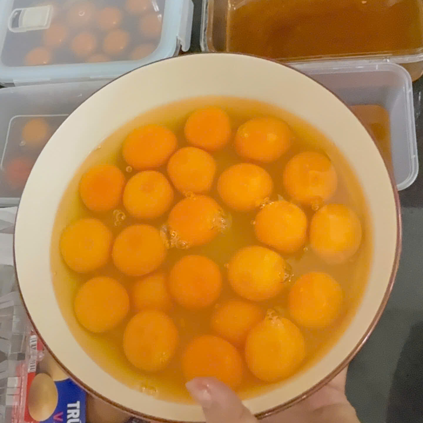 Cách ngâm lòng đỏ trứng gà với mật ong nguyên chất 5 Z7035041579375_17c984a52097cb605bd11b29e1debe15